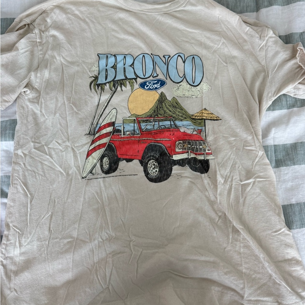 Old Navy Cream Graphic Tee